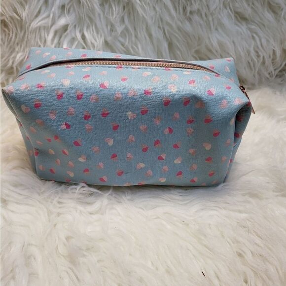 𝅺Blue with pink hearts medium size Cosmetic case - Picture 1 of 6